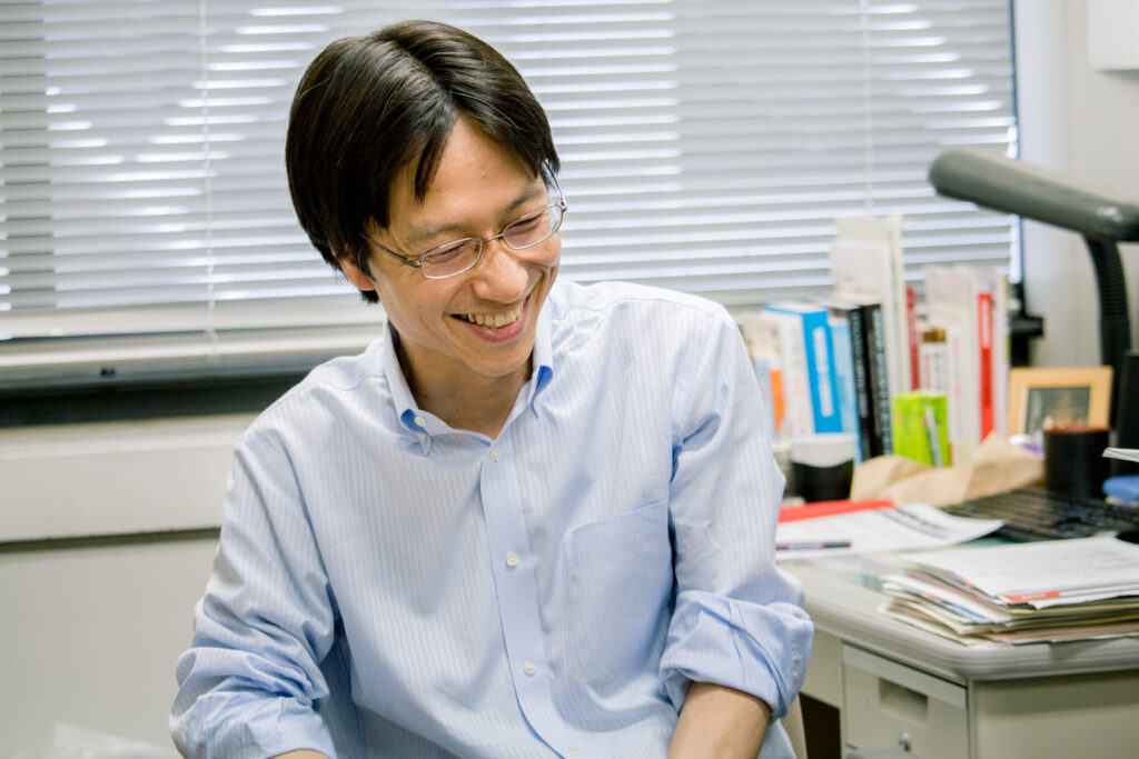 討論、反論、言い返すにこだわりたい佐藤拓也教授の中大生時代～現在。